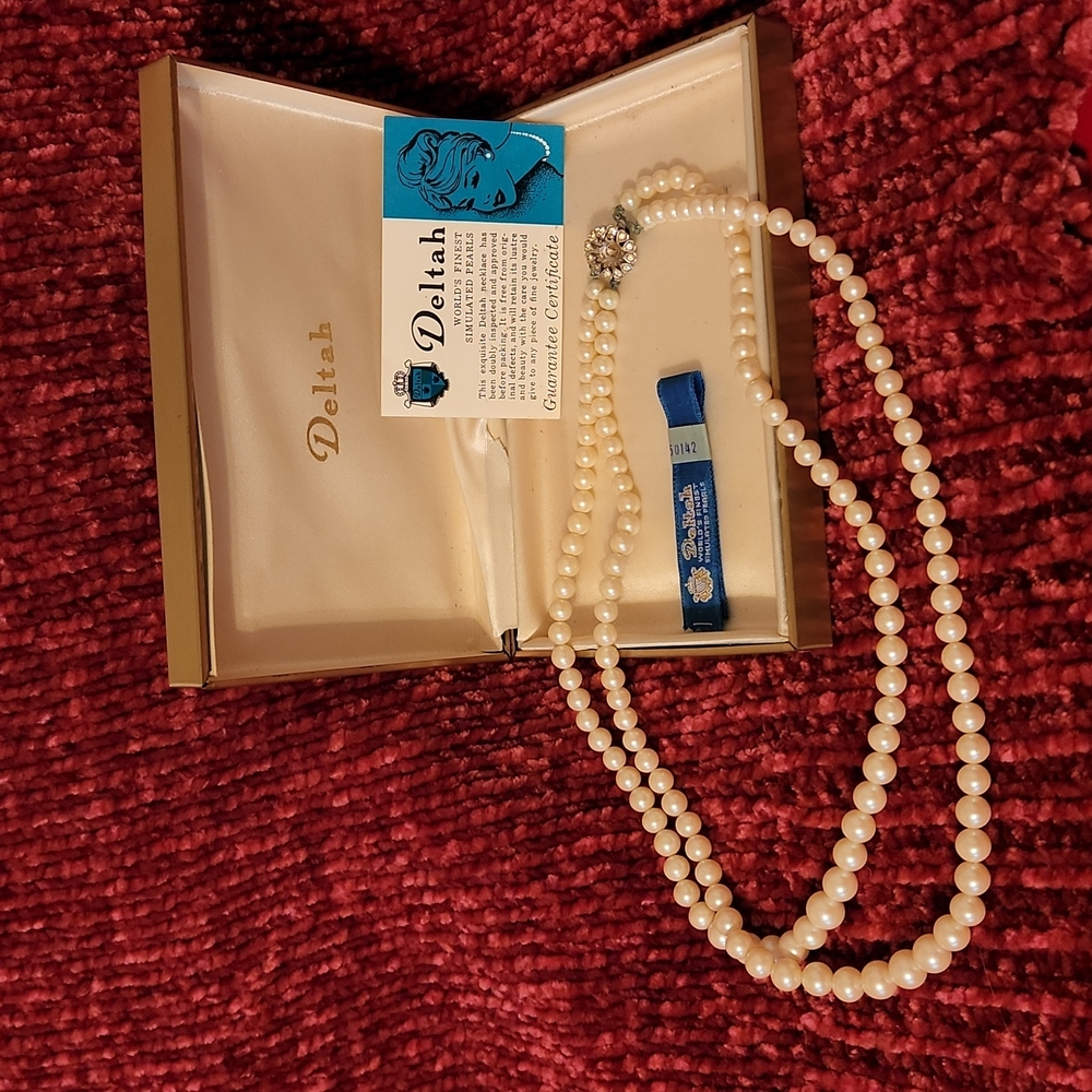 Reduced! Deltah simulated pearl necklace
